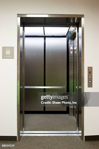 elevator with door open - ascensor interior fotografías e imágenes de stock
