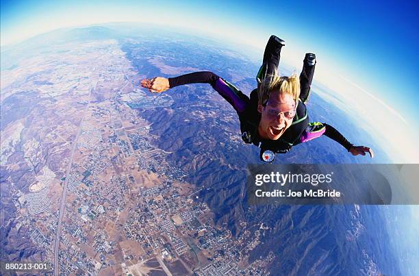 woman skydiving, aerial view, california, usa (wide angle) - bailout stock-fotos und bilder