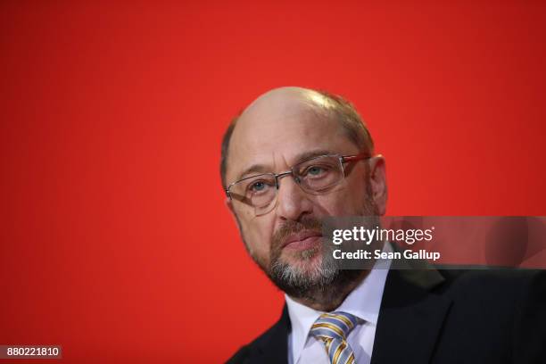 Martin Schulz, leader of the German Social Democrats , speaks to the media following a meeting of the SPD leadership on November 27, 2017 in Berlin,...