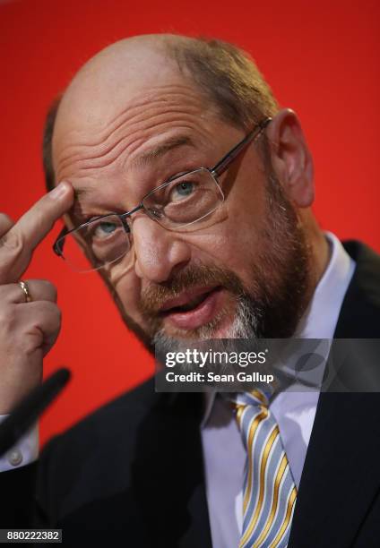 Martin Schulz, leader of the German Social Democrats , speaks to the media following a meeting of the SPD leadership on November 27, 2017 in Berlin,...