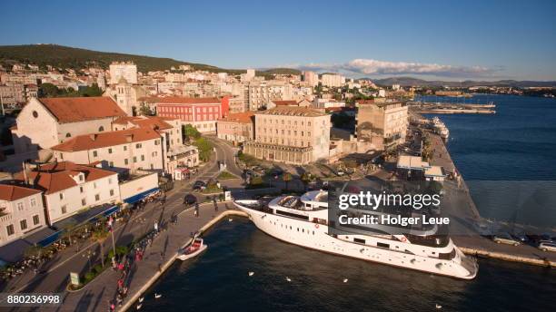 aerial of cruise ship ms romantic star (reisebüro mittelthurgau) at pier, sibenik, sibenik-knin, croatia - reisebüro stockfoto's en -beelden