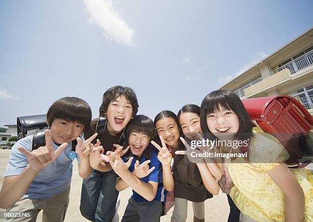 elementary school students smiling - 子供のみ ストックフォトと画像