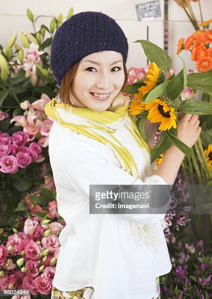 a flower shop staff - only japanese stock pictures, royalty-free photos & images