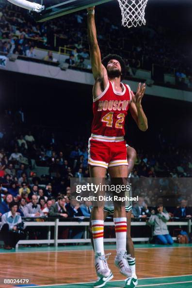 Ed Ratliff Ed Ratliff of the Houston Rockets goes in for the layup against Paul ...