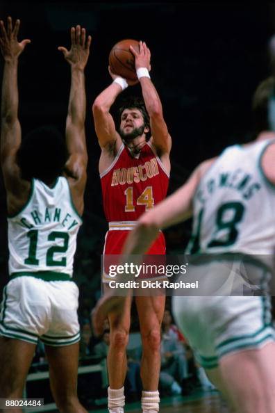 Mike Newlin of the Houston Rockets goes up for the shot against Don ...