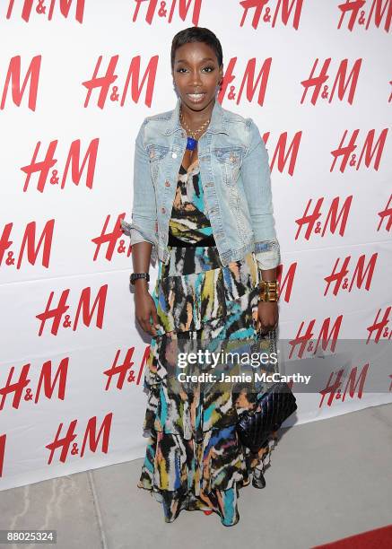 Estelle unveils the Fashion Against AIDS Collection at H&M Lexington Avenue on May 27, 2009 in New York City.