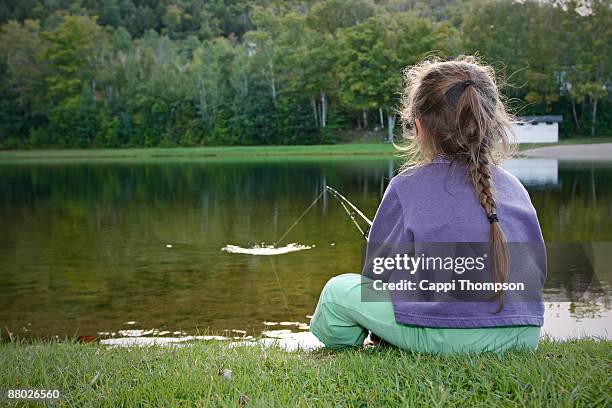 child catching fish - lake solitude (new hampshire) fotografías e imágenes de stock