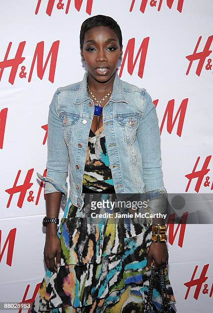 Estelle unveils the Fashion Against AIDS Collection at H&M Lexington Avenue on May 27, 2009 in New York City.