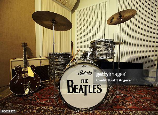 General view of the 'Abbey Road Studio' room is seen at the Beatlemania exhibition on May 28, 2009 in Hamburg, Germany. The exhibition, which opens...
