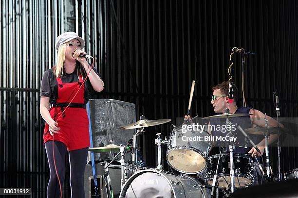 Performers Katie White and Jules DeMartino of the Ting Tings perform live at The Susquehanna Bank Center May 15, 2009 in Camden, New Jersey.