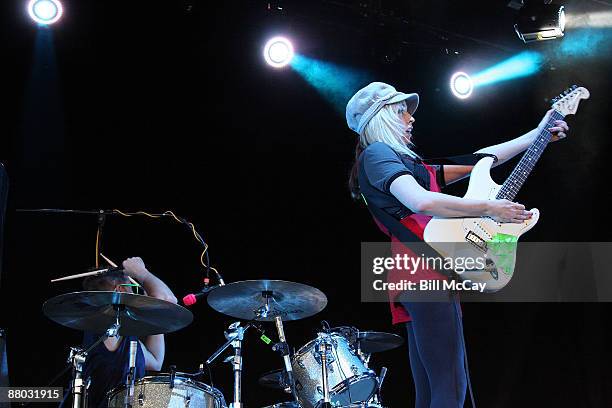 Performers Jules DeMartino and Katie White of the Ting Tings perform live at The Susquehanna Bank Center May 15, 2009 in Camden, New Jersey.