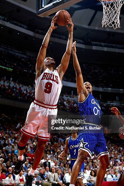 Ron Harper of the Chicago Bulls goes up for a shot against Anthony Avent of the Orlando Magic in Game Four of the Eastern Conference Semifinals as...