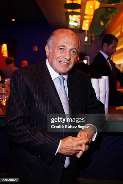 Doug Morris Chairman and CEO of Universal Music Group attends the 2009 City of Hope Man of the Year Awards at the Nokia Theatre on May 28, 2009 in...