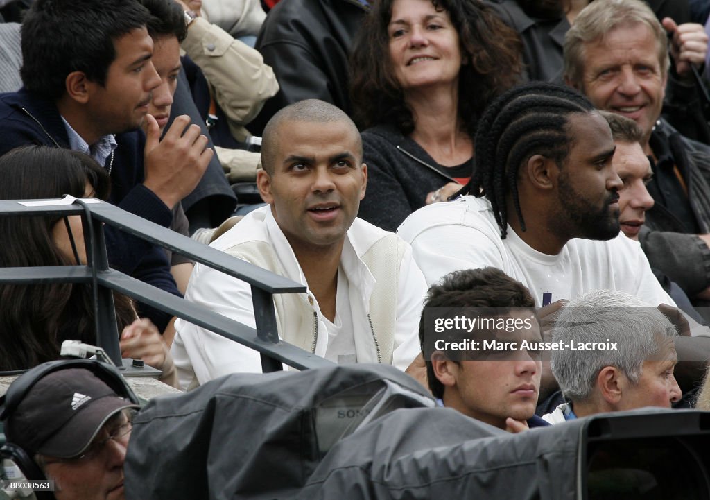 Celebrities Attend The French Open 2009