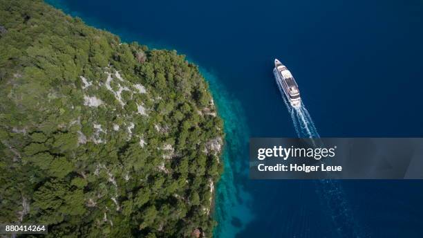 aerial of cruise ship ms romantic star (reisebüro mittelthurgau) and coastline, near mljet, dubrovnik-neretva, croatia - kryssningsfartyg bildbanksfoton och bilder