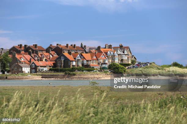 alnmouth at the sea - alnmouth beach ストックフォトと画像