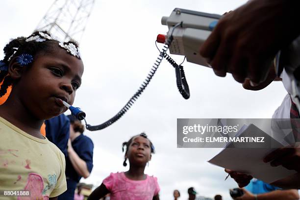 Child receives medical attention from doctors of the US Naval Hospital Ship Comfort in Colon, about 100 km north of Panama City, on May 28 2009. The...