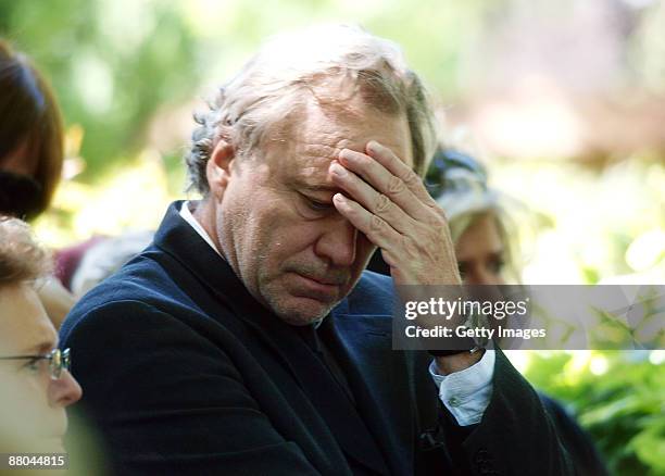 Gerd Silberbauer, boy friend of Barbara Rudnik attends the funeral of German actress Barbara Rudnik at Nordfriedhof cemetery on May 29, 2009 in...