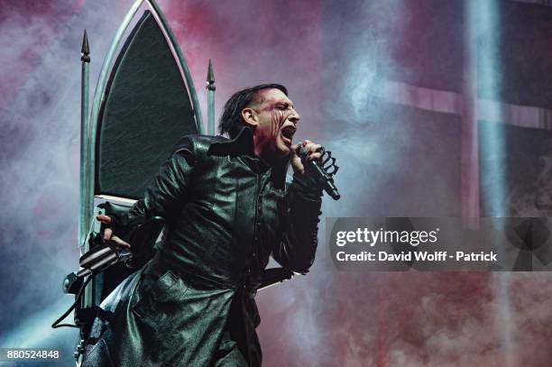 Marilyn Manson performs at AccorHotels Arena on November 27, 2017 in Paris, France.