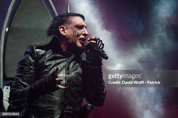 Marilyn Manson performs at AccorHotels Arena on November 27, 2017 in Paris, France.