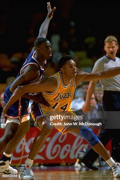 Los Angeles Lakers Sam Perkins in action vs New York Knicks Anthony Mason during preseason tournament. Inglewood, CA CREDIT: John W. McDonough