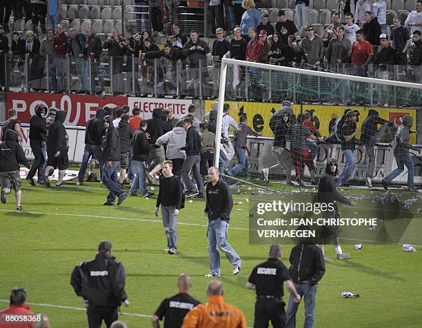 Metz' supporters leave the field they invaded at the end of the French L2 football match Metz vs Guingamp, on May 29, 2009 in Longeville lès Metz,...