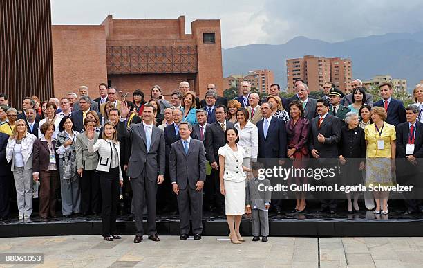 Spain's Crown Princess Letizia, Prince Felipe, Colombia's President Alvaro Uribe and Colombia's first lady Lina Moreno pose for the official photo...