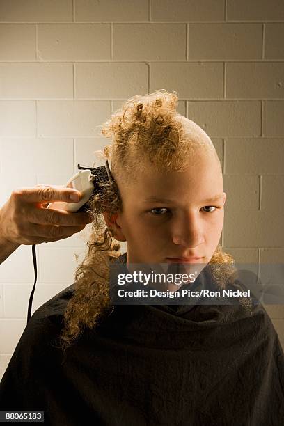 getting hair buzzed off - teenage boy shave imagens e fotografias de stock