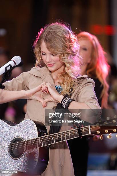 Taylor Swift performs on NBC's "Today" at Rockefeller Center on May 29, 2009 in New York City.