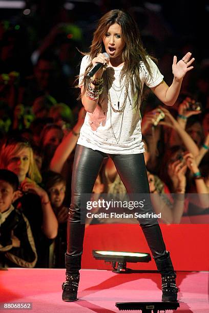 Singer and actress Ashley Tisdale performs at the Comet 2009 Awards at Koenig Pilsener Arena on May 29, 2009 in Cologne, Germany.
