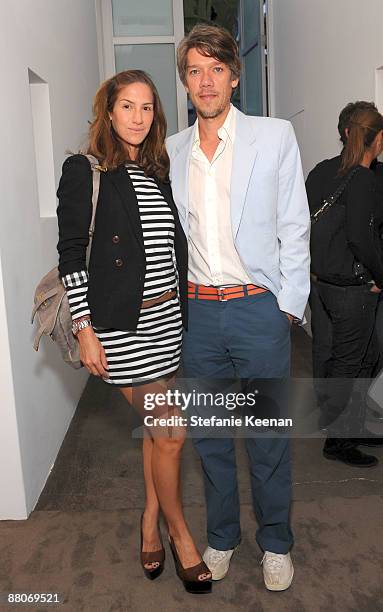 Minnie Mortimer and Steven Gaghan attend Michael Kohn Gallery on May 29, 2009 in Los Angeles, California.