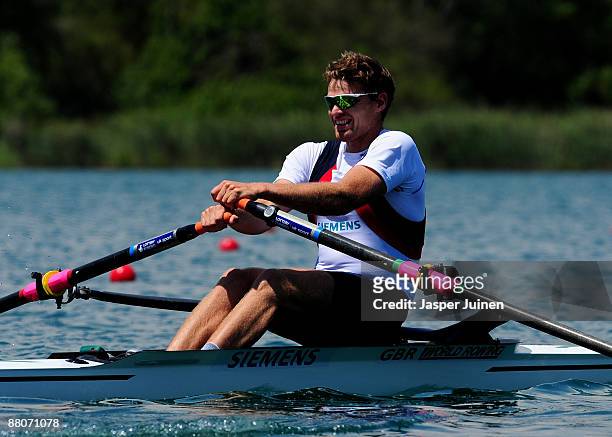 Alan Campbell of Great Britain competes during the Men's Single Sculls race during day 2 of the FISA Rowing World Cup on May 30, 2009 in Banyoles,...