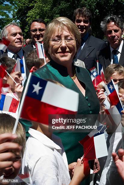 Chilean president Michelle Bachelet salutes children on May 30, 2009 during a visit of Chassagne-Montrachet in the Burgundy region, the village of...