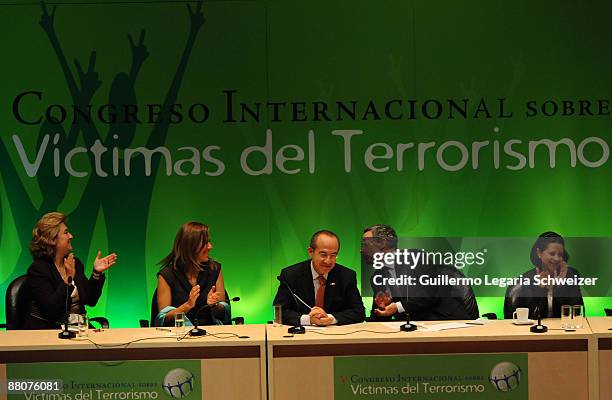 Diana Sofia Giraldo , Mexican first lady Margarita Zavala, Mexican President Felipe Calderon, Colombian President Alvaro Uribe and Colombian First...