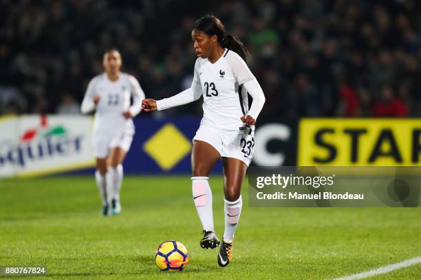 Grace Geyoro of France during the Women's friendly international match between France and Sweden the at Stade Chaban-Delmas on November 27, 2017 in...