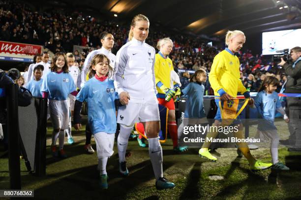 Amandine Henry of France during the Women's friendly international match between France and Sweden the at Stade Chaban-Delmas on November 27, 2017 in...