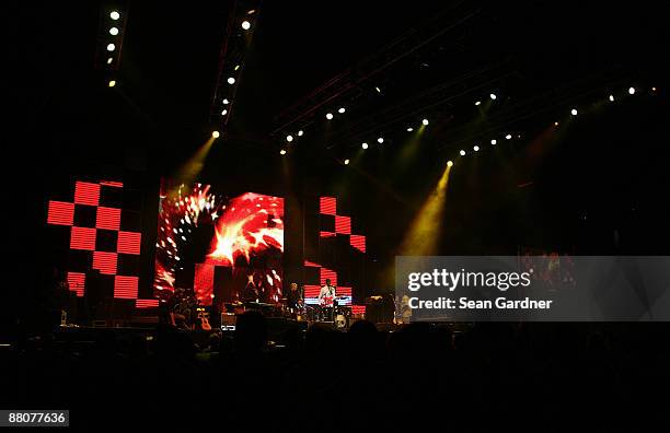 Keb' Mo' preforms during the the Domino Effect Benefit Concert at the New Orleans Arena on May 30, 2009 in New Orleans, Louisiana.