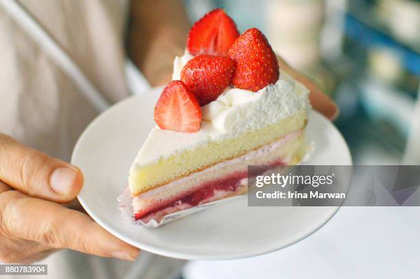 japanese strawberry shortcake - jordgubbskaka bildbanksfoton och bilder