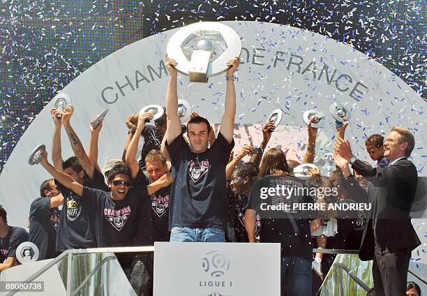 Bordeaux's football team's captain Ulrich Rame holds their trophy on May 31, 2009 at the Quinconces square in Bordeaux, southwestern France after...