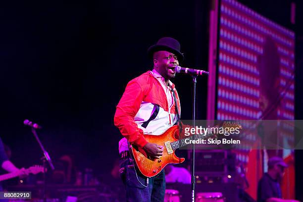 Wyclef Jean performs during the Domino Effect benefit concert at the New Orleans Arena on May 30, 2009 in New Orleans, Louisiana.