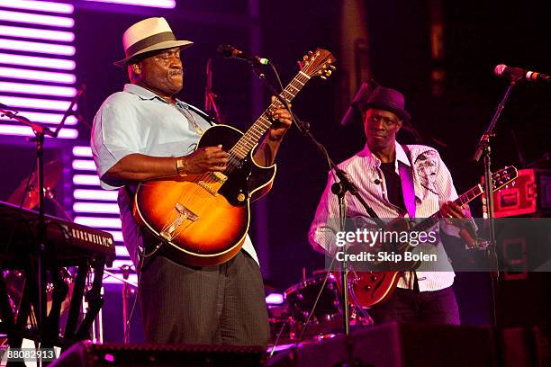 Taj Mahal and Keb Mo performs during the Domino Effect benefit concert at the New Orleans Arena on May 30, 2009 in New Orleans, Louisiana.