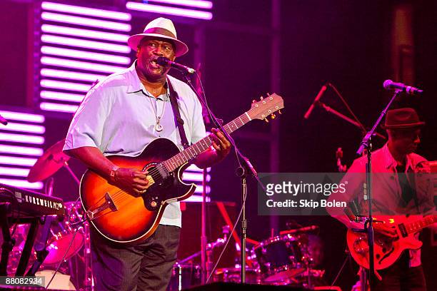 Taj Mahal and Keb Mo performs during the Domino Effect benefit concert at the New Orleans Arena on May 30, 2009 in New Orleans, Louisiana.
