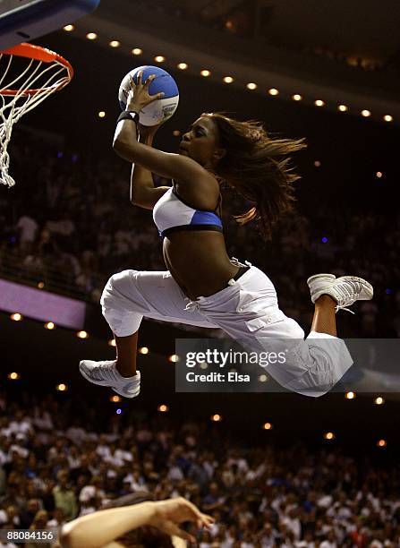 Magic Dunkers 61 Orlando Magic Dunking Dancer Stock Photos, High-Res Pictures, and ...