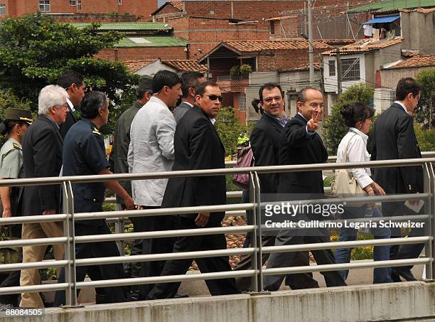 Mexican President Felipe Calderon waves during a visit to the Comuna 13 neighborhood with Medellin's Mayor Alonso Salazar on May 31, 2009 in...