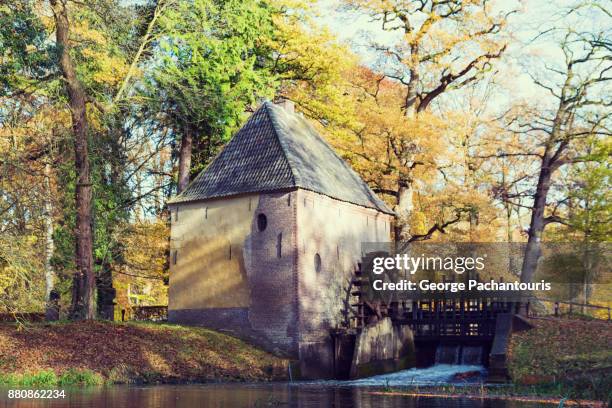 watermill in the forest - rohstoffverarbeitende fabrik stock-fotos und bilder