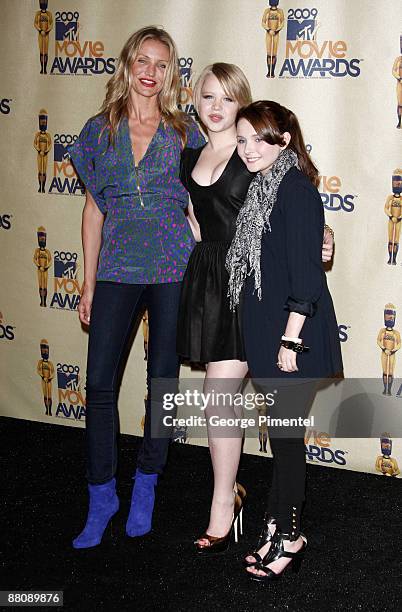 Actresses Cameron Diaz, Sofia Vassilieva and Abigail Breslin pose in the press room during the 2009 MTV Movie Awards held at the Gibson Amphitheatre...