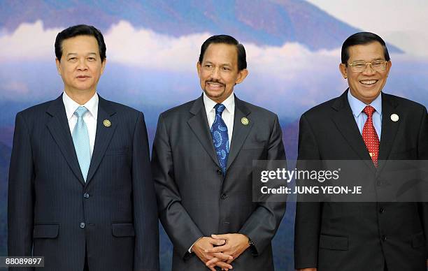 Vietnamese Prime Minister Nguyen Tan Dung, Brunei's Sultan Hassanal Bolkiah and Cambodian Prime Minister Hun Sen pose for a family picture before the...