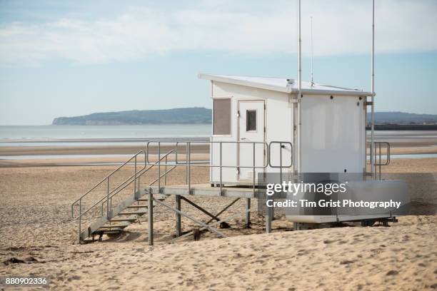 lifeguard hut, camber sands - beach rescue aerial stock-fotos und bilder