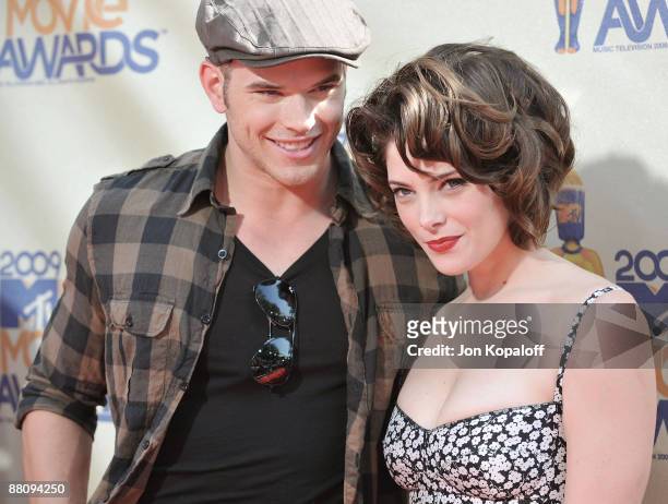 Actor Kellan Lutz and actress Ashley Greene arrive at the 2009 MTV Movie Awards Arrivals at the Gibson Amphitheatre on May 31, 2009 in Universal...