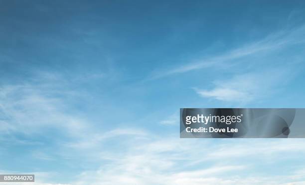 clouds in blue sky - wolkengebilde stock-fotos und bilder